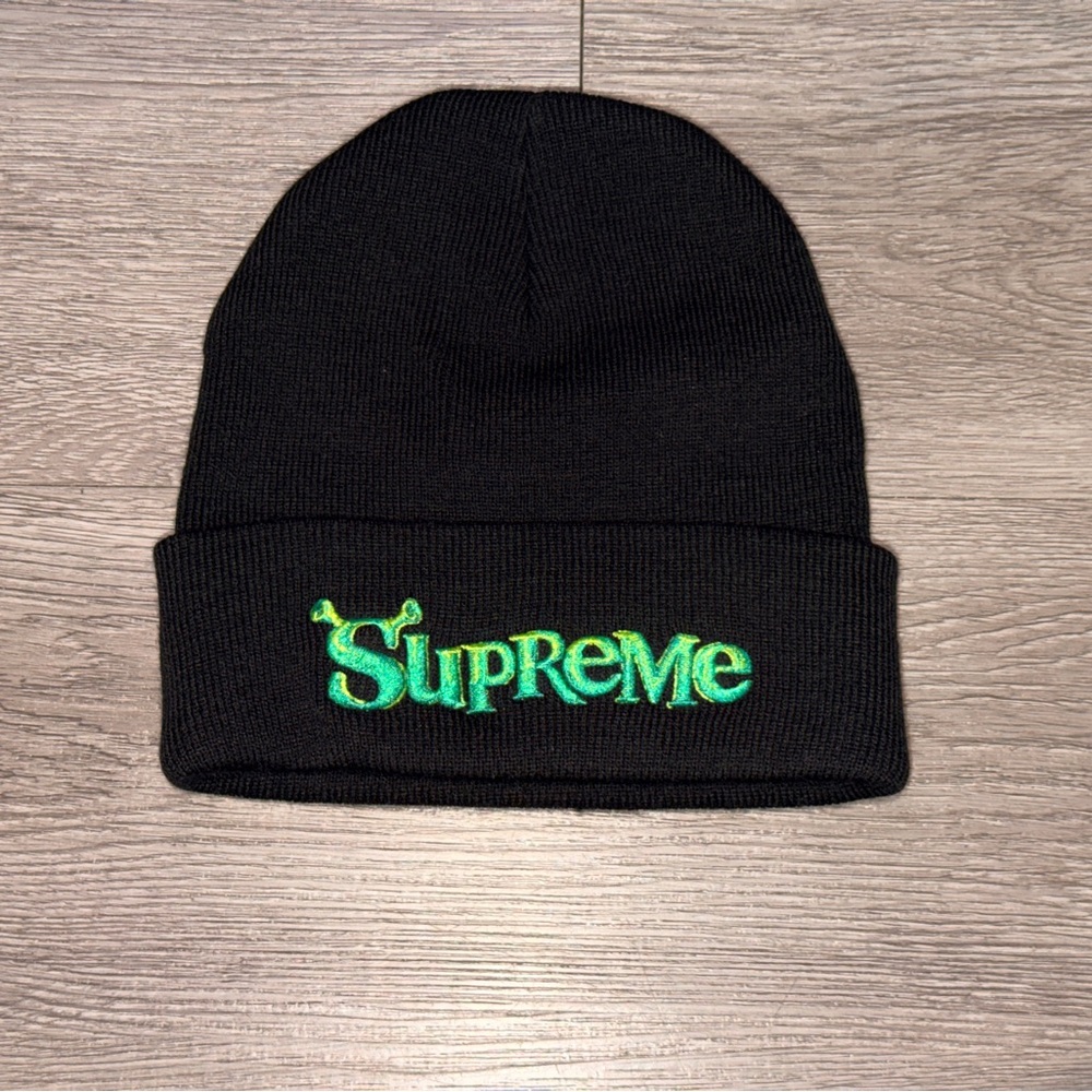 SUPREME SHREAK LOGO BEANIE KNIT BLACK FW21